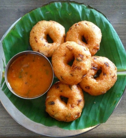 Vada Maker & Continuous Stone Wet Grinder & Batter Filling Machine With Blender (2)